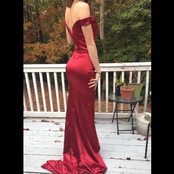 Red Off Shoulder Prom dress - Picture 1 of 3